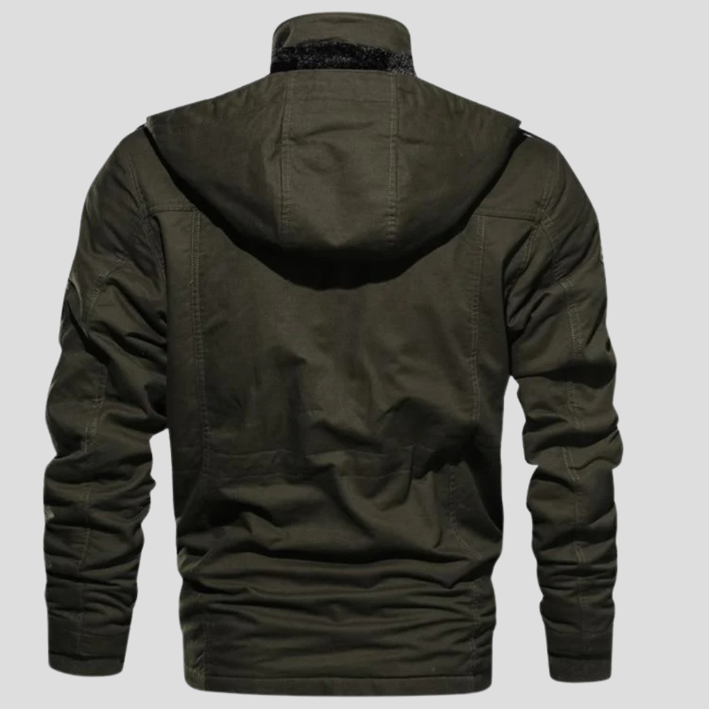 Chaqueta robusta para hombre: una capa confiable para días fríos y ventosos
