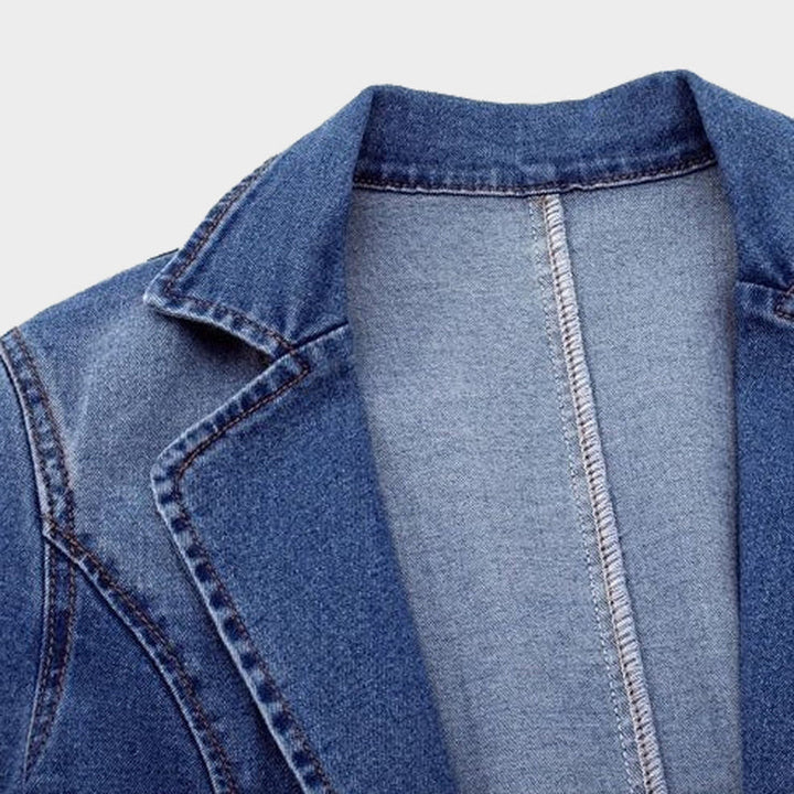 Chaqueta vaquera elegante de corte entallado