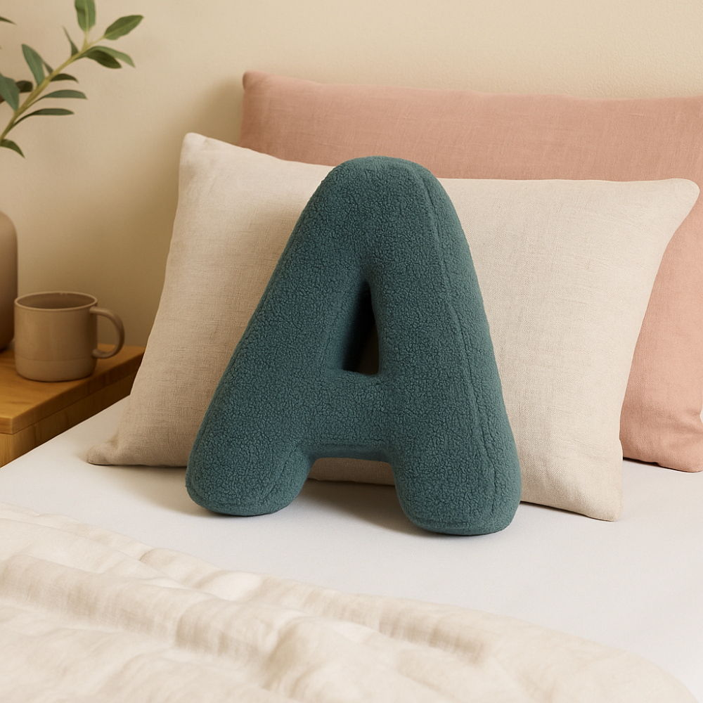 Cojín decorativo personalizado con letra para sofá