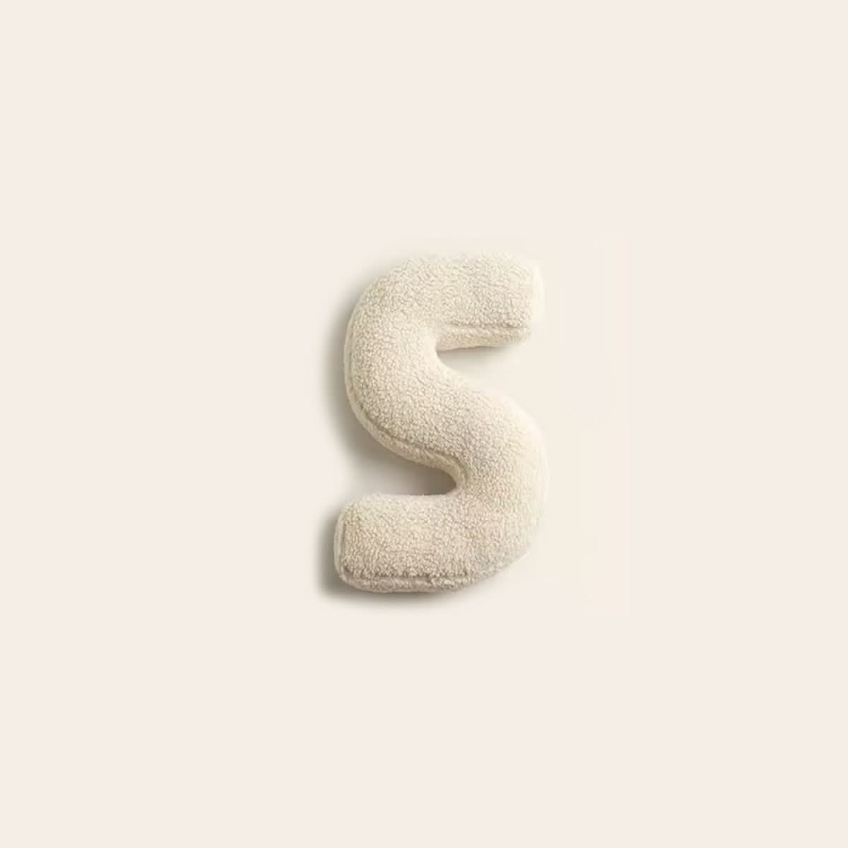 Cojín decorativo personalizado con letra para sofá