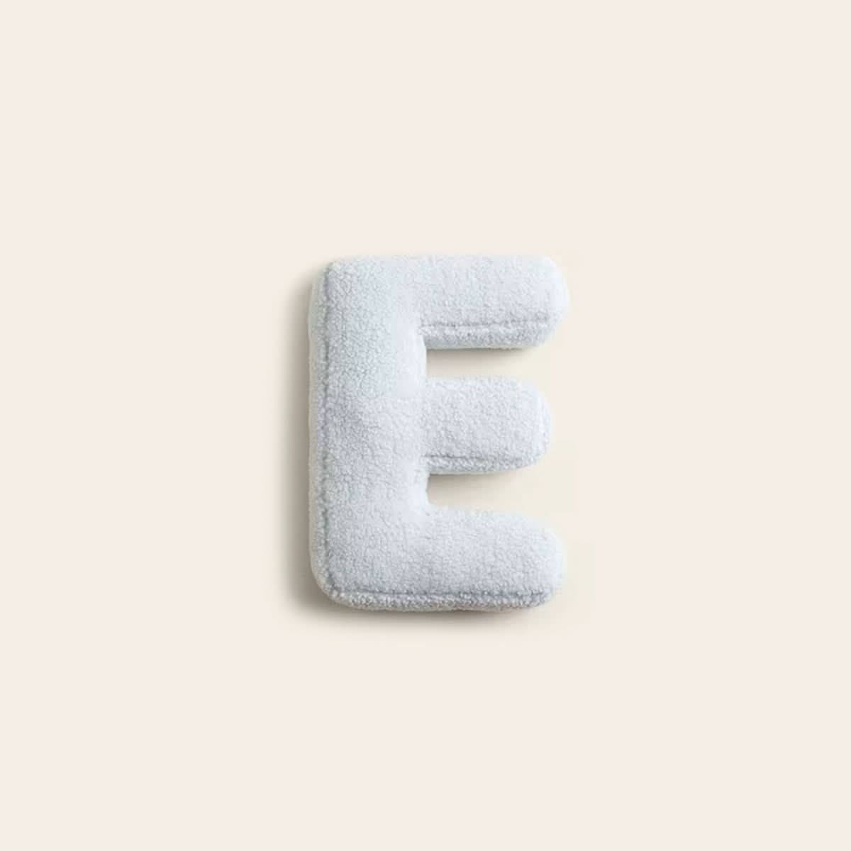 Cojín decorativo personalizado con letra para sofá
