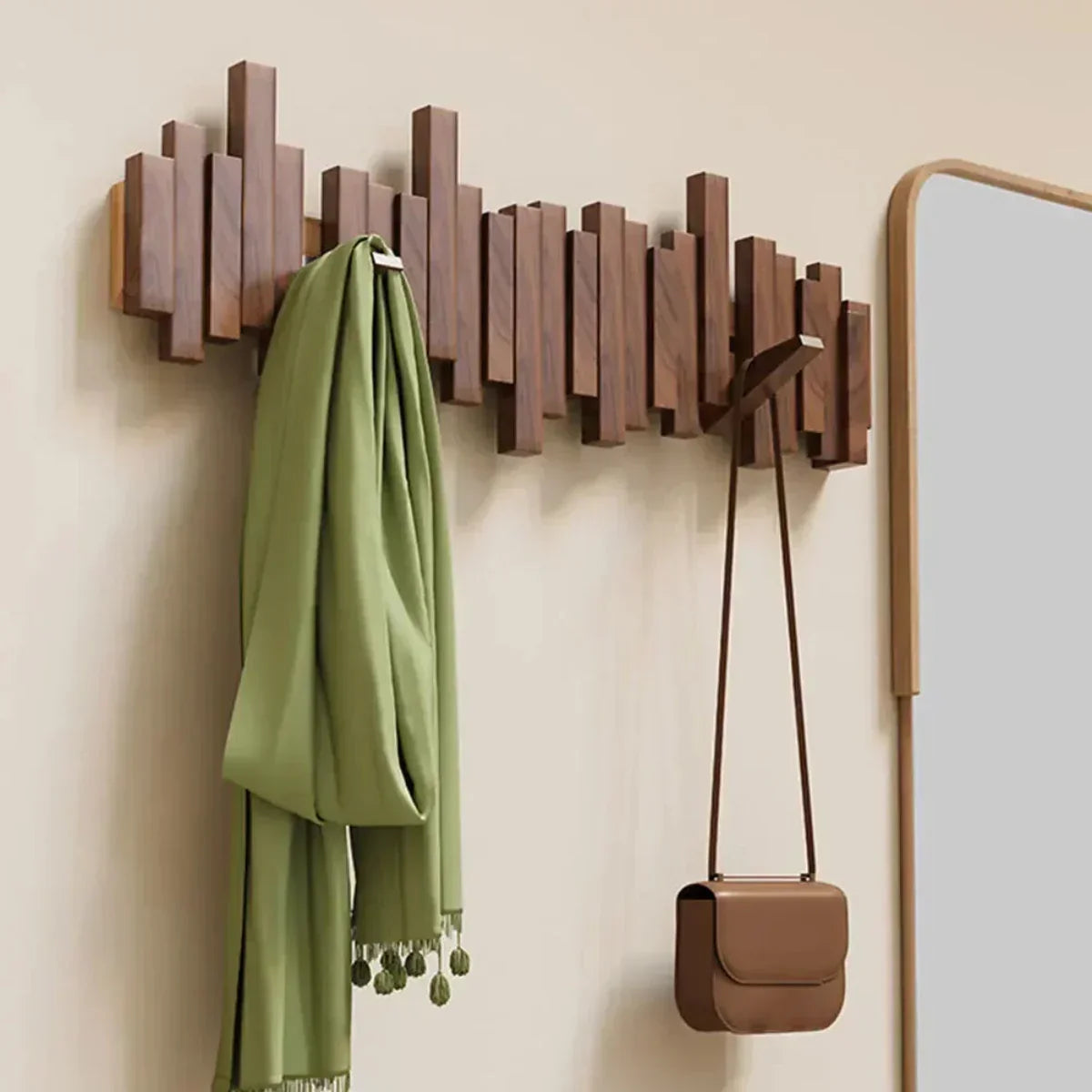 Colgador de pared de madera con diseño de piano