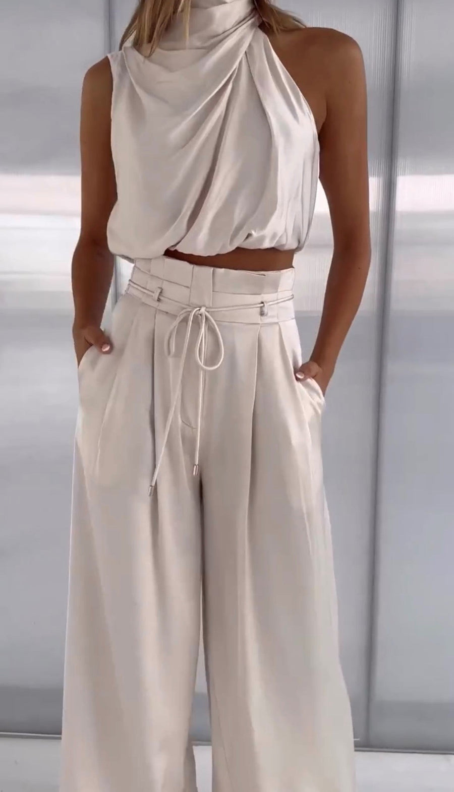 Conjunto de dos piezas lujoso con top elegante y pantalón para fiesta y uso diario