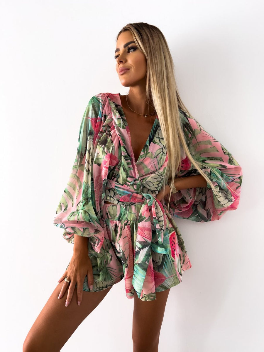 Conjunto de dos piezas para mujer con top cruzado y estampado tropical