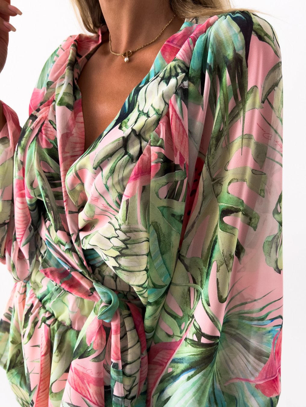 Conjunto de dos piezas para mujer con top cruzado y estampado tropical
