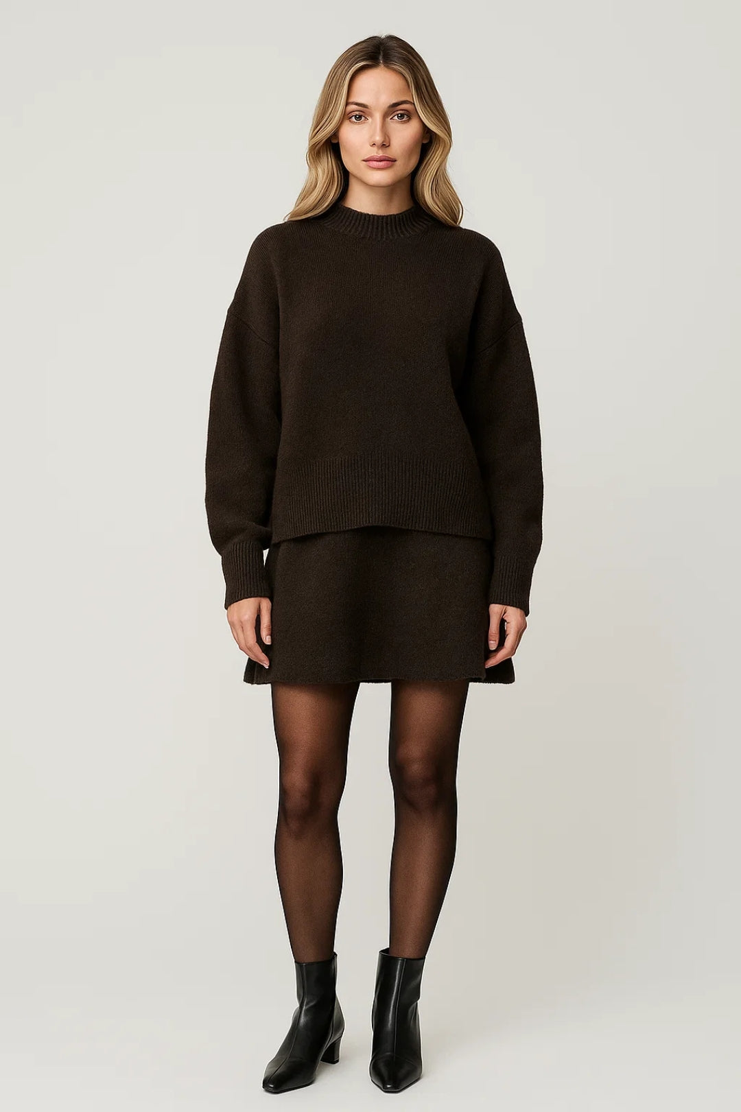 Conjunto de punto para mujer | Jersey y minifalda | Textura suave de punto fino | Marrón oscuro