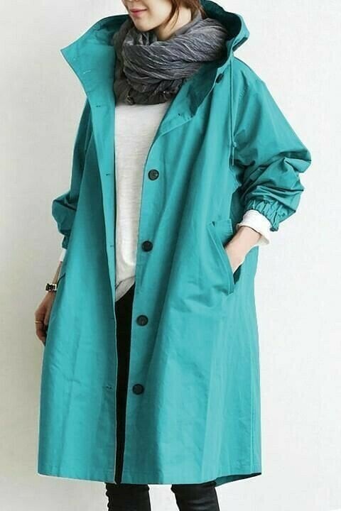 Cortavientos impermeable para mujer con botones y capucha