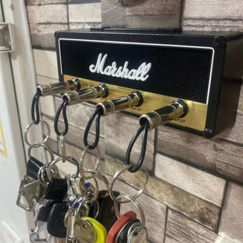 Cuelgallaves de pared con diseño de amplificador