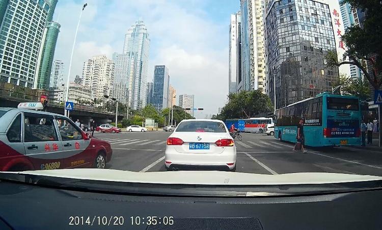 Dashcam Full HD 1080P + Tarjeta de 16 GB