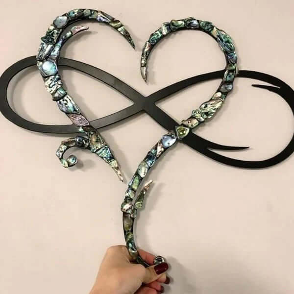 Decoración de pared de corazón e infinito de hierro y nácar