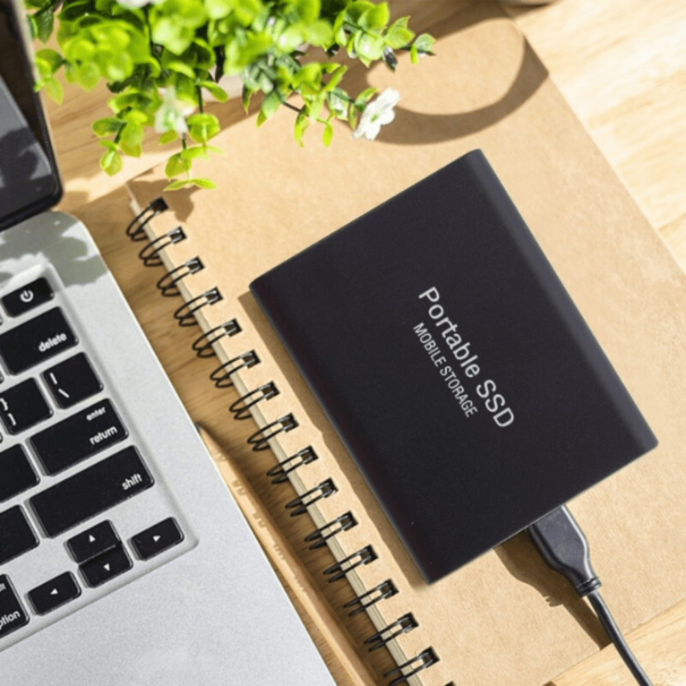 Disco SSD externo portátil con USB-C de alta velocidad y diseño resistente al agua