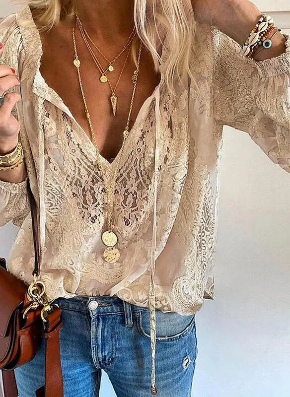 Elegante blusa boho con escote pronunciado