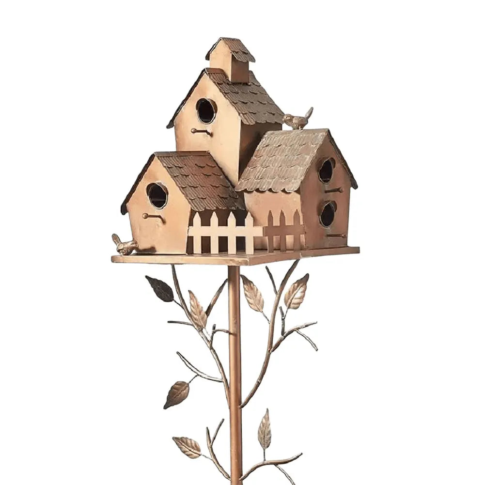 Elegante casa para pájaros con estaca para jardín y terraza