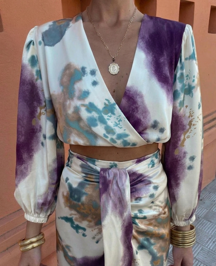 Elegante conjunto de verano de blusa y falda