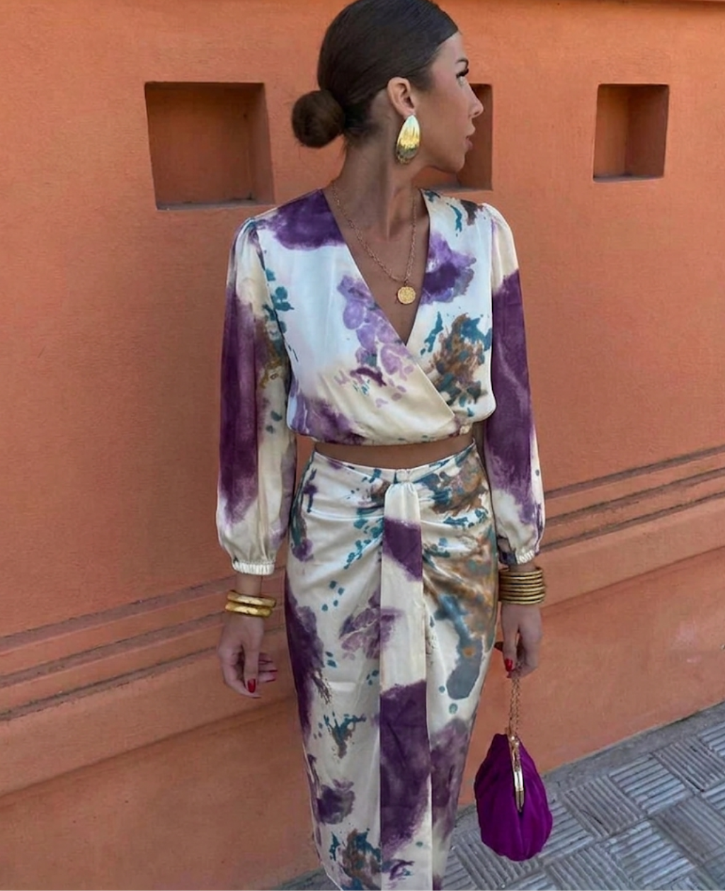 Elegante conjunto de verano de blusa y falda