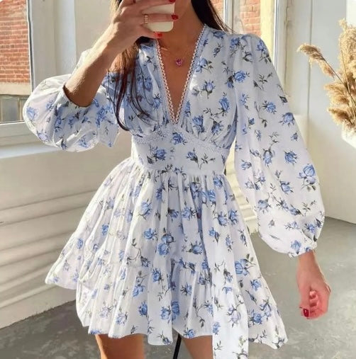 Elegante vestido de verano con volantes y cuello en V