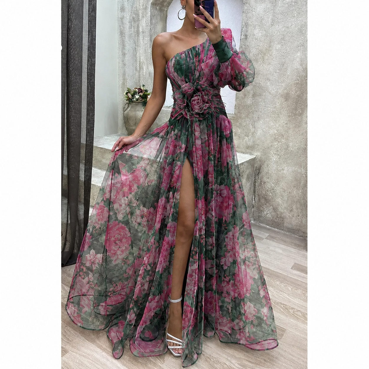 Elegante vestido maxi con diseño floral semitransparente