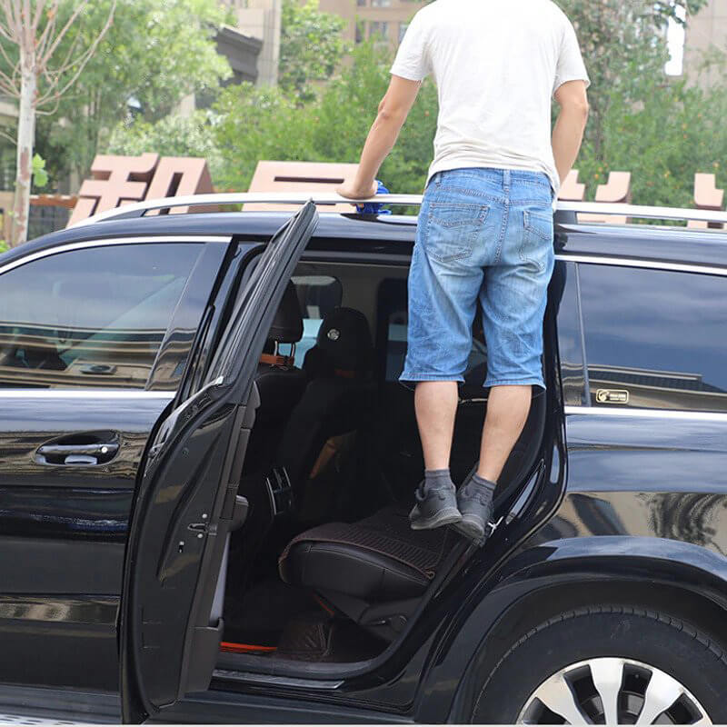 Escalón de puerta para un acceso fácil al techo del coche