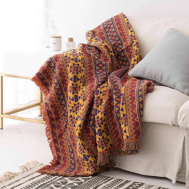 Funda cubre sofá tejida estilo bohemio con flecos