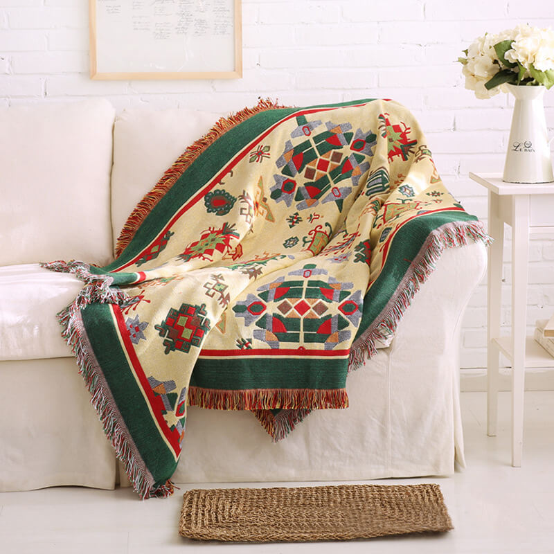 Funda cubre sofá tejida estilo bohemio con flecos