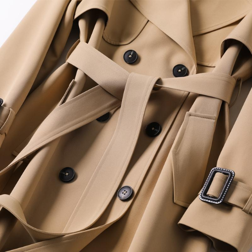 Gabardina clásica para mujer: diseño atemporal y ajuste elegante