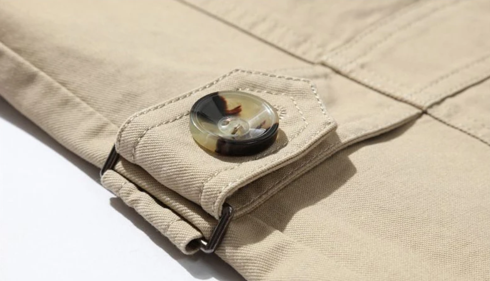Gabardina con cruce doble y corte estructurado para hombre