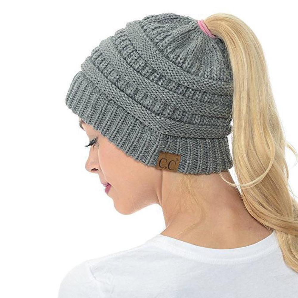 Gorro de punto de invierno para mujer con orificio para coleta – suave y casual