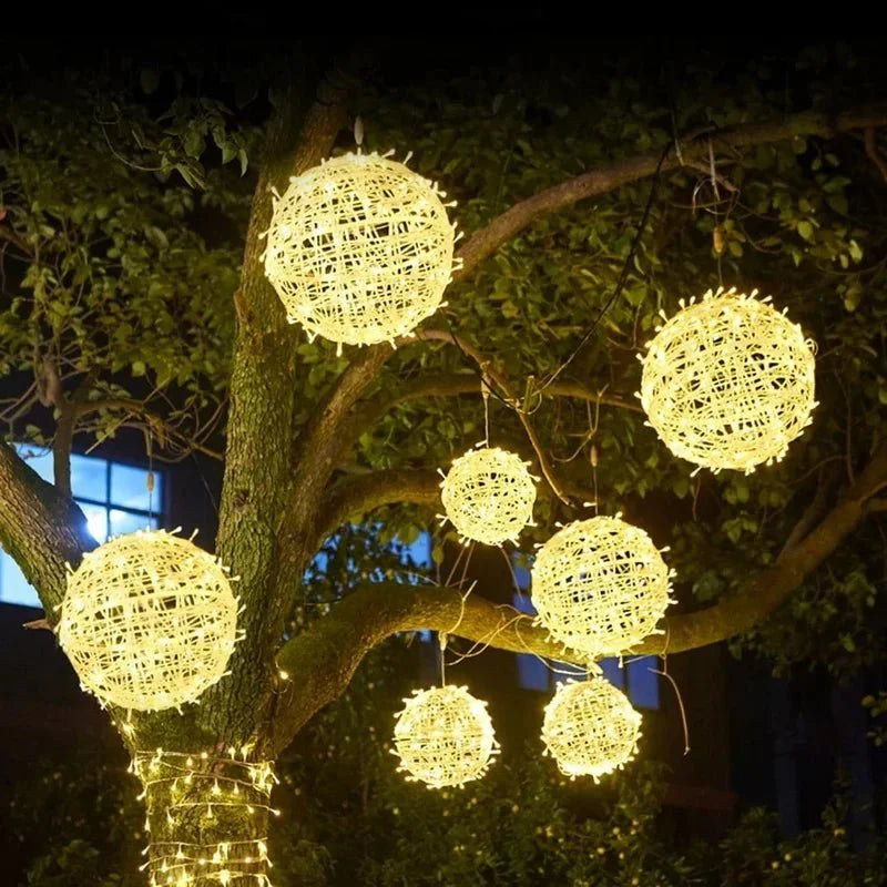 Guirnalda de Luces Decorativa para Exterior con Bolas de Ratán - Iluminación para Jardín - Esferas Decorativas
