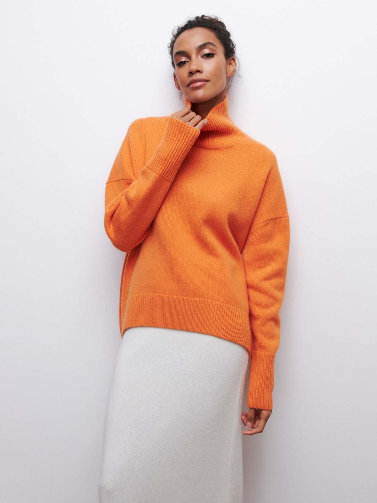 Jersey de punto oversized con cuello alto para mujer