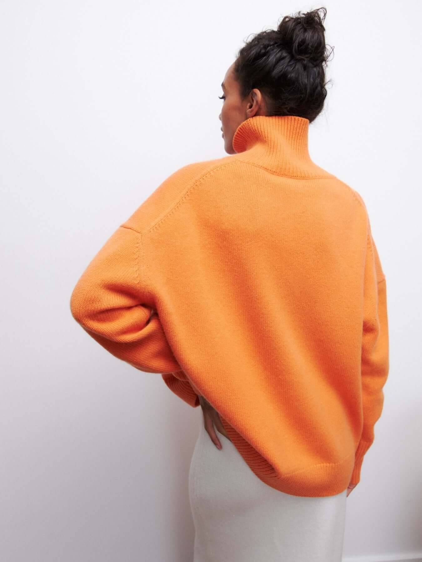Jersey de punto oversized con cuello alto para mujer
