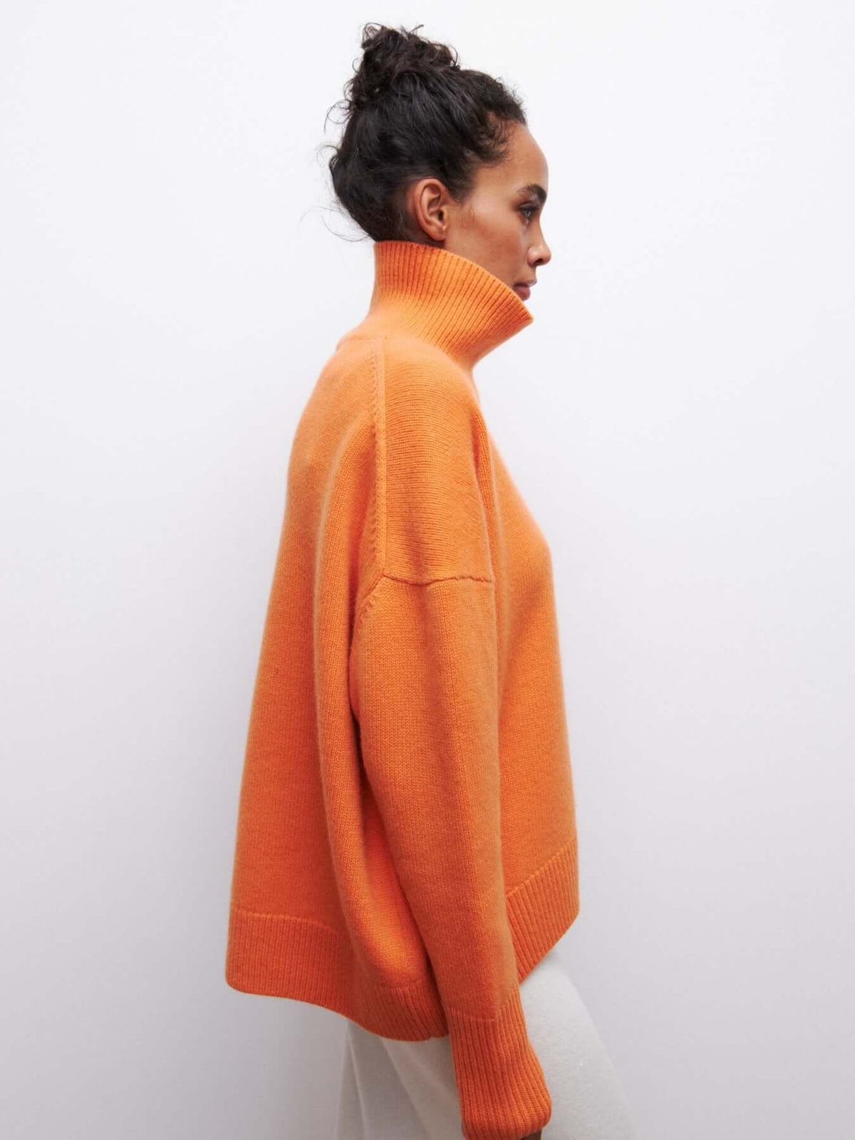 Jersey de punto oversized con cuello alto para mujer