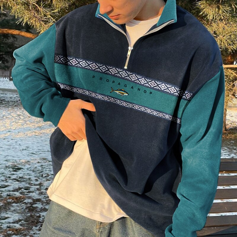 Jersey moderno con cuello alto y media cremallera