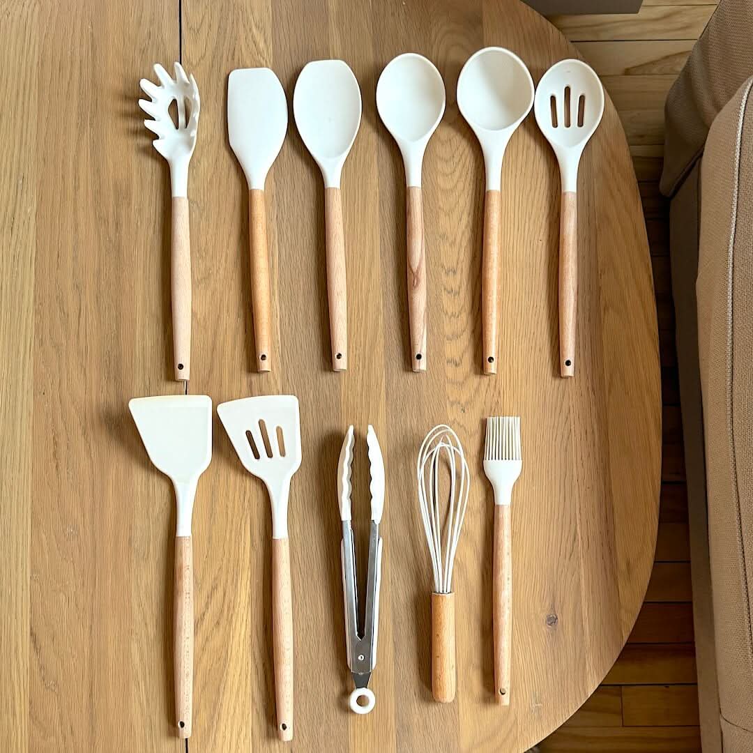 Juego de utensilios de cocina de silicona no tóxica y libre de BPA con mangos de madera