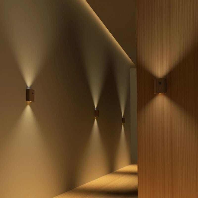 Lámpara de madera con sensor de movimiento y batería recargable