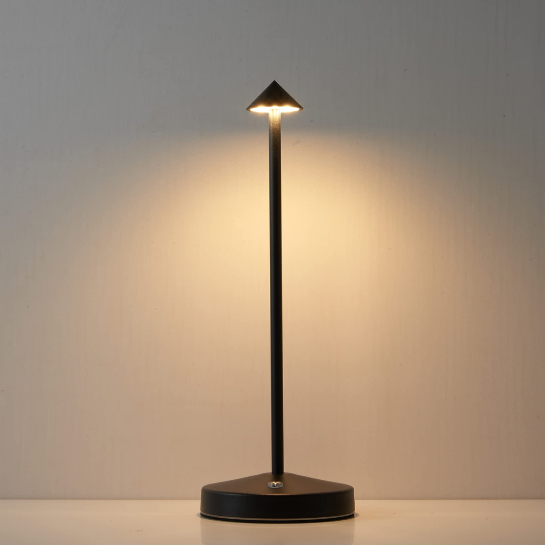 Lámpara de mesa inalámbrica con iluminación regulable y diseño resistente al agua