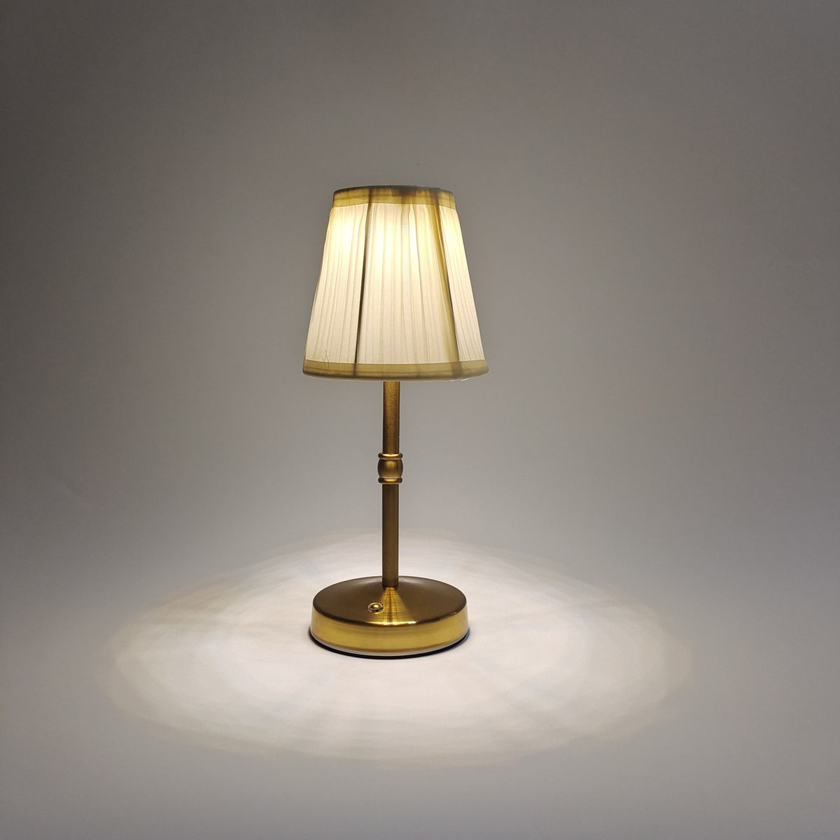 Lámpara de Mesa Inalámbrica de Latón Envejecido | Luz LED Recargable Táctil