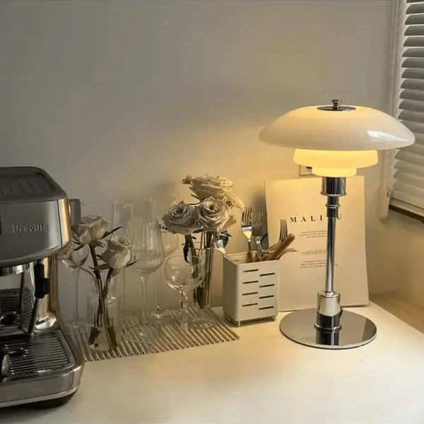 Lámpara de mesa LED de diseño danés