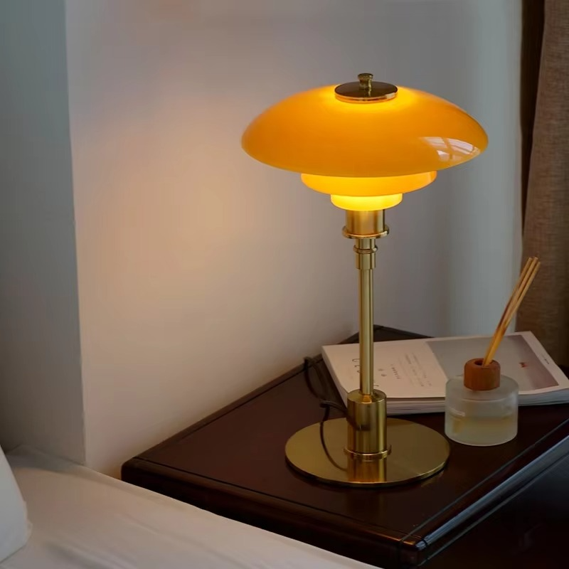 Lámpara de mesa LED de diseño danés