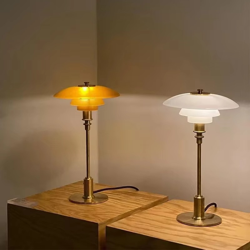 Lámpara de mesa LED de diseño danés