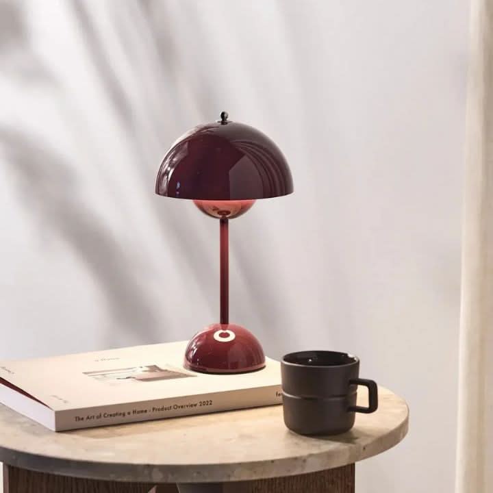 Lámpara de mesa LED inalámbrica moderna con intensidad regulable