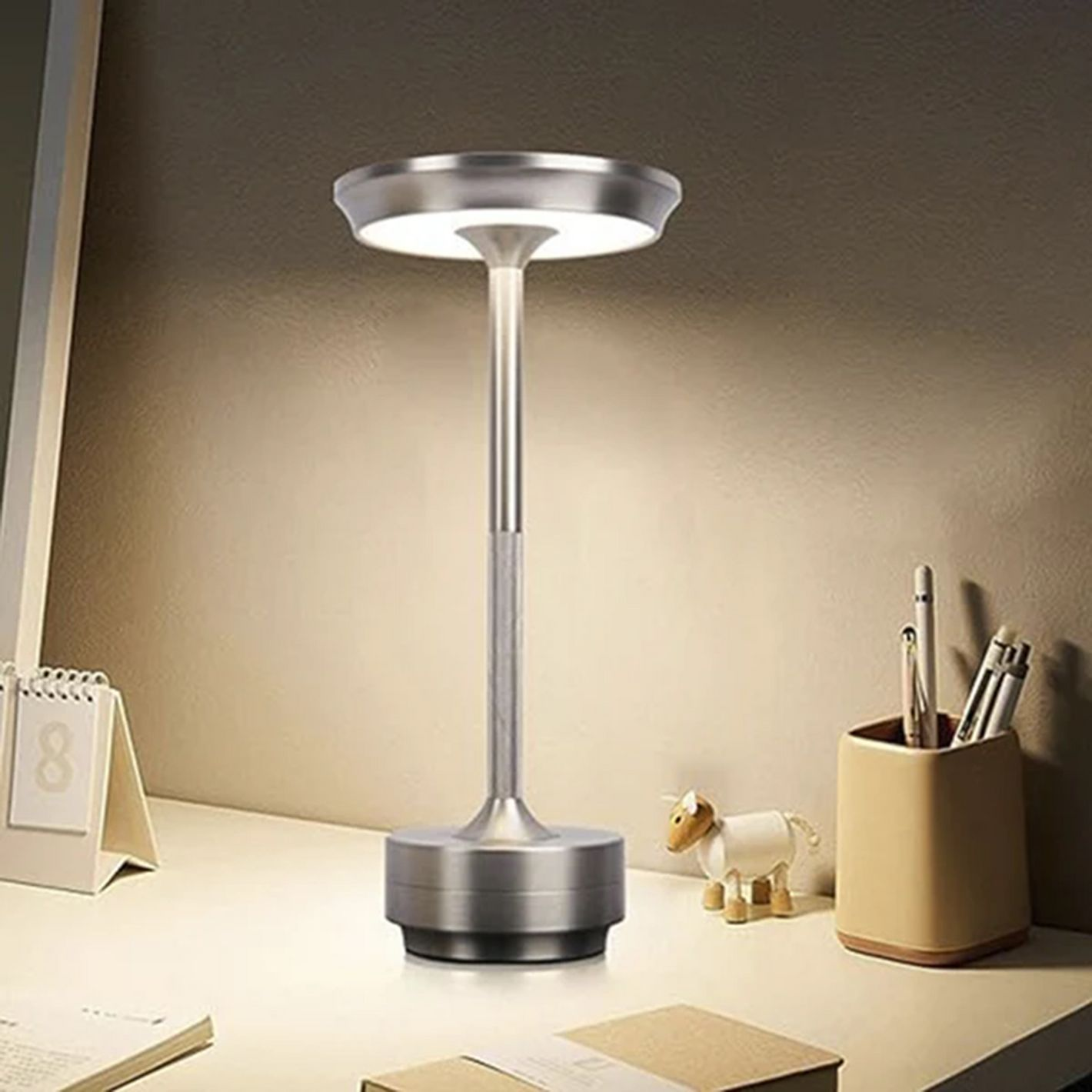 Lámpara de mesa LED inalámbrica y recargable