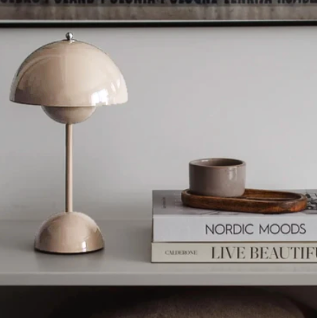 Lámpara de mesa LED retro inalámbrica con diseño de sombrilla