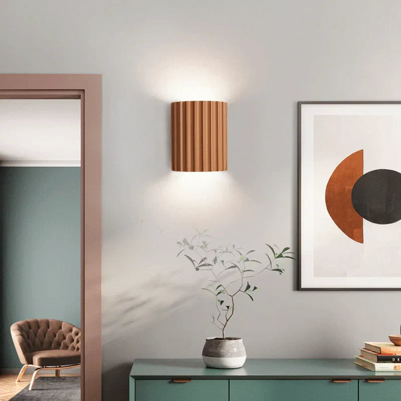 Lámpara de pared moderna con diseño en resina