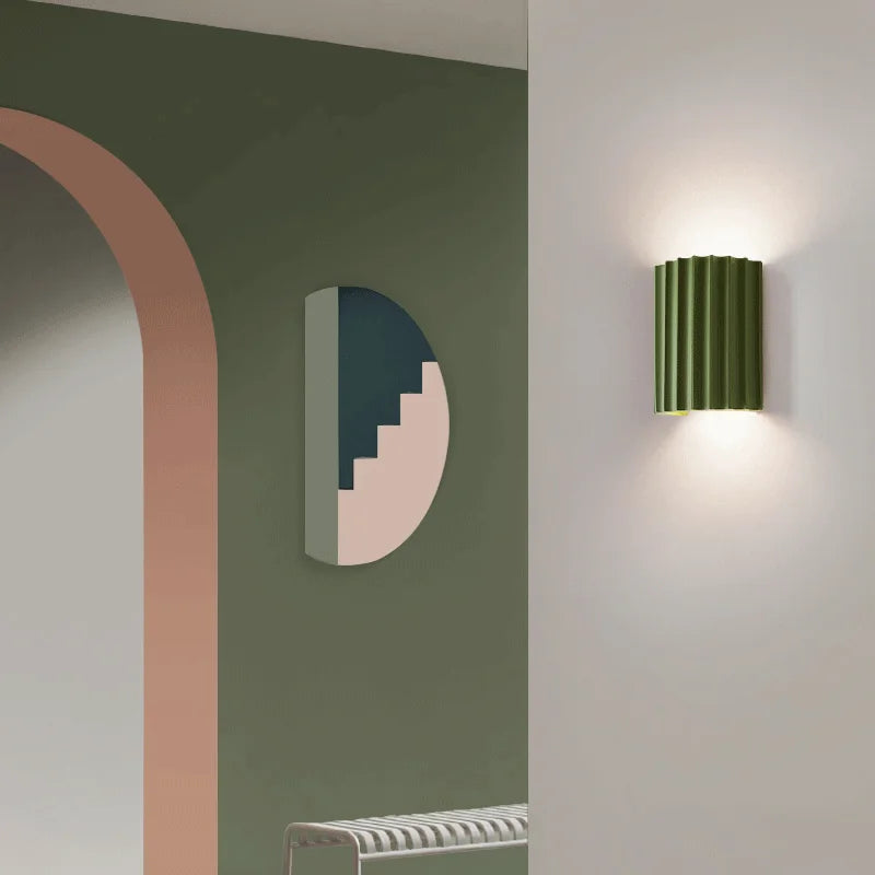 Lámpara de pared moderna con diseño en resina