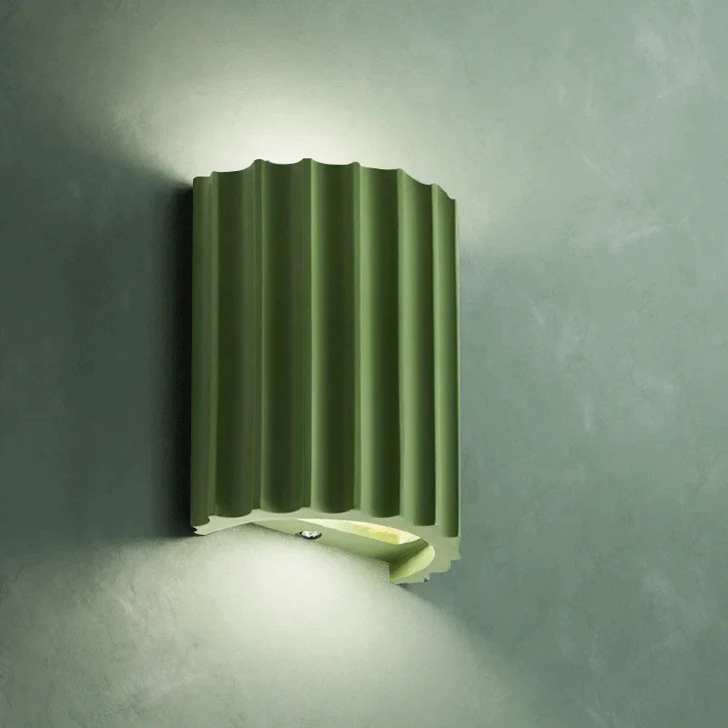 Lámpara de pared moderna con diseño en resina