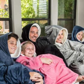 Manta sudadera estilo hygge con mangas, capucha y bolsillo - 200 x 150 cm