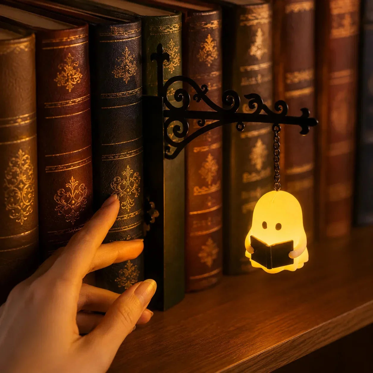 Mini farol colgante para estantería con luz LED cálida