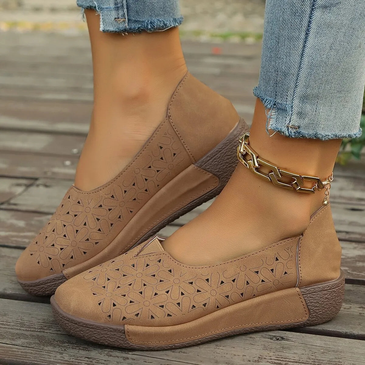 Mocasines ortopédicos para mujer con empeine de cuero y suela de cuña