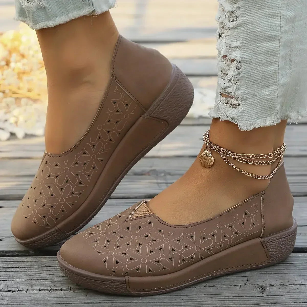 Mocasines ortopédicos para mujer con empeine de cuero y suela de cuña