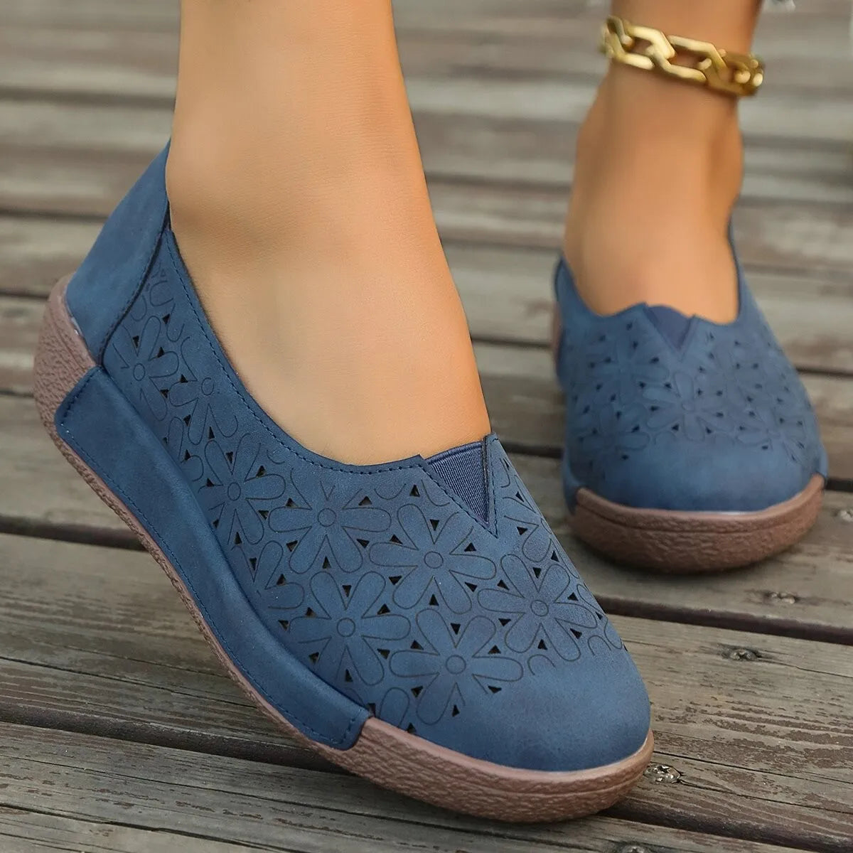 Mocasines ortopédicos para mujer con empeine de cuero y suela de cuña